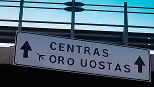 Kelio ženklas „Centras“ ir „Oro uostas“