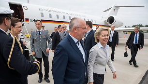 Vokietijos gynybos ministrės Ursulos von der Leyen sutikimas oro uoste