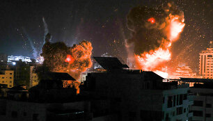 Bombarduojamas Gazos miestas