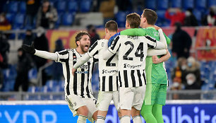 Turino „Juventus“ futbolininkai švenčia pergalę Romoje