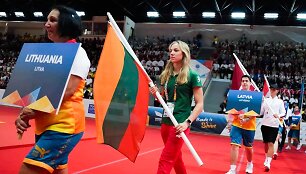 Plaukikė Smiltė Plytnykaitė EJOF uždarymo ceremonijoje