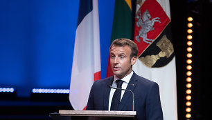 E.Macronui suteiktas VU garbės daktaro vardas