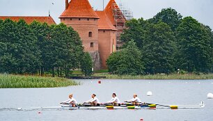 Irklavimas &scaron;alia Trakų pilies
