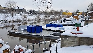 Uostamiesčio startuolis „Popa Boat“ žiemos sezoną išnaudoja elektrinio vandens transporto sprendimų tobulinimui ir testavimui.