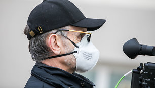 Gyventojai suskubo pirkti respiratorius: jų pardavimai išaugo nuo 3 iki 10 kartų