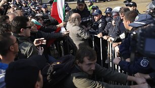 Bulgarijos studentai pabandė blokuoti &scaron;alies parlamentą. 
