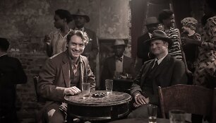 Jude'as Law ir Colinas Firthas filme &bdquo;Genijus&ldquo;
