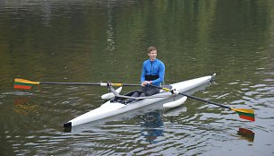 Augustas - pirmasis ir vienintelis šalyje neįgalus irkluotojas.