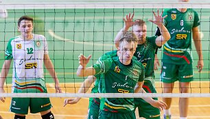 Lyderių akistatoje Marijampolės &bdquo;Sūduva&ldquo; namuose 3-2 (19:25, 25:21, 25:21, 19:25, 15:12) palaužė Kauno &bdquo;RIO-Starto&ldquo; tinklininkus.