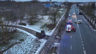 Panevėžyje sutrikus vairuotojo sveikatai nuo kelio nuvažiavo automobilis, vyras nei&scaron;gyveno