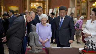 Karalienės Elizabeth II ir Kinijos prezidento Xi Jinpingo susitikimas