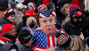 Donaldo Trumpo rėmėjai prie Kapitolijaus