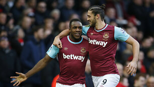 Michailas Antonio ir Andy Carrollas džiaugiasi pirmojo įvarčiu 2