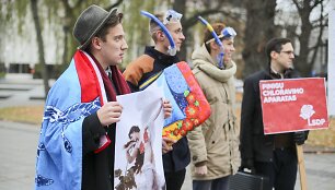 Jaunieji konservatoriai po Vyriausybės langais &scaron;aipėsi i&scaron; Druskininkų skandalo