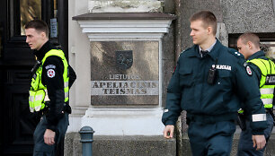 Gavus prane&scaron;imą apie neva užminuotą Vilniaus apygardos teismą buvo evakuotas pastatas