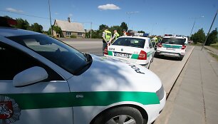 &Scaron;iauliuose policija krečia futbolo sirgalius i&scaron; Lenkijos