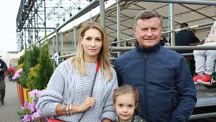 Daina ir Antanas Bosai su dukra Urte Magdelena