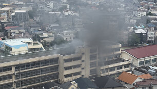 Gaisras mokykloje Tokijuje / @takanyo VIA X / via REUTERS