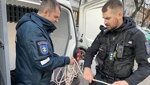 Policininkai išgelbėjo skendusią moterį