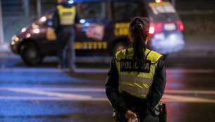 Naktinio kelių policijos reido Vilniuje akimirka