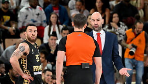 Mike'as Jamesas (kairėje) ir Vassilis Spanoulis (de&scaron;inėje)