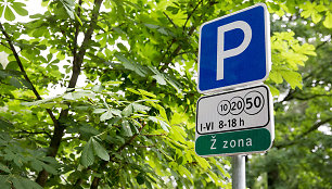 Kodėl brangsta automobilių parkavimas atskirose Vilniaus vietose: priežastis – 85 proc. riba