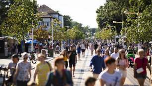 Sausakim&scaron;a Palanga: &scaron;e&scaron;tadienio vakaras Basanavičiaus gatvėje
