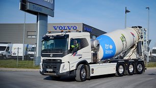 „Volvo Trucks“ pristatytas elektra varomas betonvežis