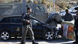 Vakarų Krante palestinietis nukreipė automobilį į Izraeliečius karius ir buvo pa&scaron;autas