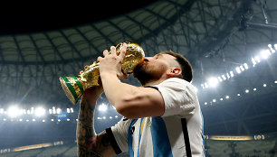 Lionelis Messi su pasaulio čempionų taure