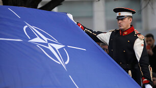 NATO ir Lietuvos vėliavos