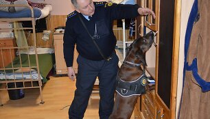 Įkalinimo įstaigų patikrinimas su tarnybiniais &scaron;unimis