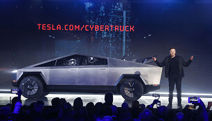 Nesėkminga &bdquo;Tesla&ldquo; pikapo pristatymo ceremonija sutrikdė E.Muską