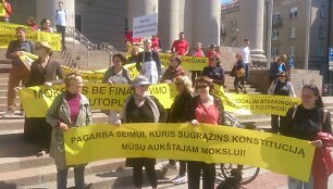 Lietuvos auk&scaron;tųjų mokyklų profesinių sąjungų susivienijimo mitingas
