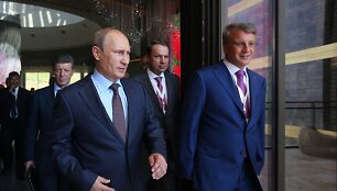 Rusijos prezidentas Vladimiras Putinas ir &bdquo;Sberbank&ldquo; prezidentas Germanas Grefas