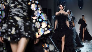 &bdquo;Giambattista Valli&ldquo; 2019 m. pavasario ir vasaros kolekcijos modelis