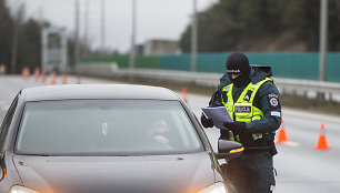 Policijos patikros postas prie įvažiavimo į Vilnių