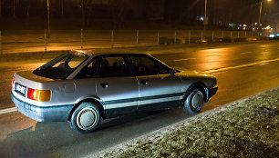 Beteisio vyro vairuojamas „Audi 80“