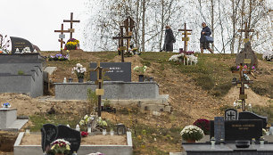 Visų Šventųų dienos rytas Karveliškių kapinėse