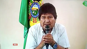 Evo Moralesas praneša apie savo atsistatydinimą