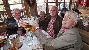 C.Ancelotti ir Miuncheno &bdquo;Bayern&ldquo; futbolininkai prie&scaron; kelias dienas apsilankė tradicinėje &bdquo;Oktoberfest&ldquo; &scaron;ventėje.