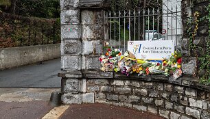 Prie Prancūzijos mokyklos, kur buvo nužudyta mokytoja, i&scaron;kilo memorialas