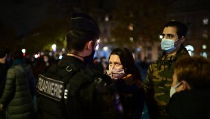 Paryžiaus policija ir migrantai
