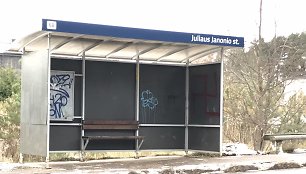 Svastika išpaišyta Juliaus Janonio autobusų stotelė Vilniuje