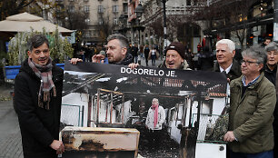 Serbų žurnalistai protestavo prie&scaron; vyriausybės spaudimą