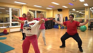  Žygimantas sportuoja su Kristina Kazlauskaite, Aurelija Grab&scaron;tiene ir Joana Barta&scaron;kiene