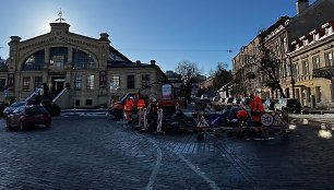 „Grinda“ remontuoja grindinį Vilniaus senamiestyje