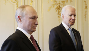 J.Bidenas kaltina Rusiją bandymais sutrikdyti 2022 metų rinkimus