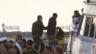 I&scaron; Graikijos į Turkiją i&scaron;plaukė pirmasis keltas su deportuojamais migrantais