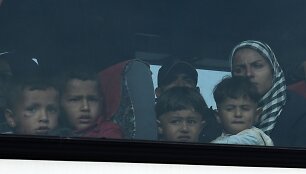 Graikija pradėjo evakuoti Idomenio migrantų stovyklą